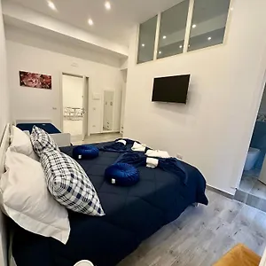 Gloves Guest house Naples
